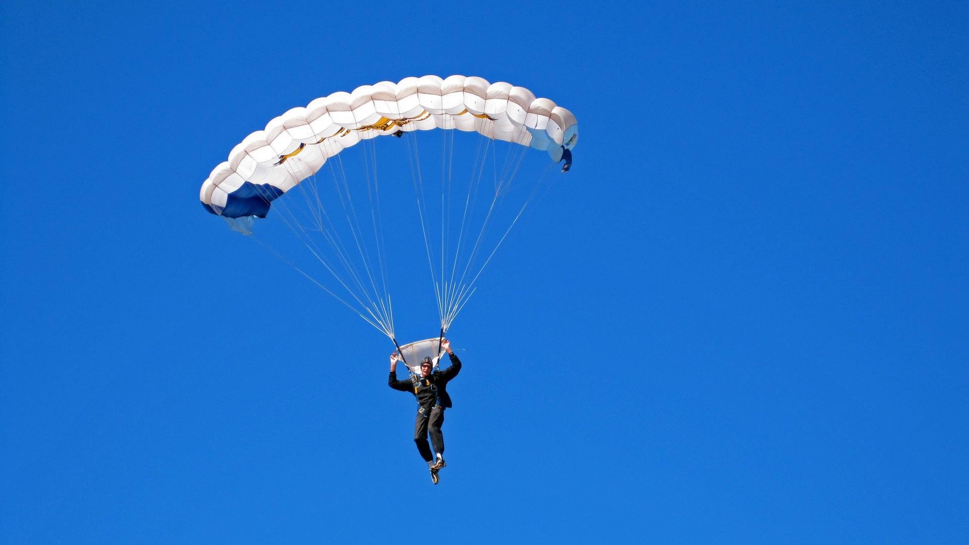 _高校运动会：青春追梦的炽热现场_，高校运动会开幕式视频